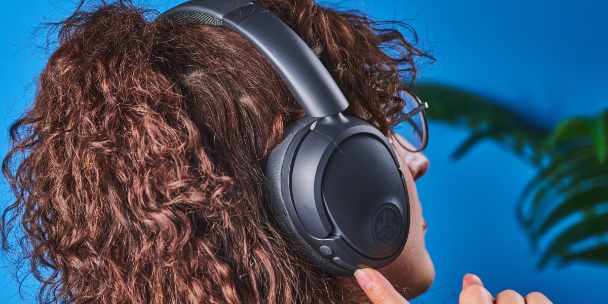 How Do Wireless Headphones Work with a TV? A Simple Guide for Everyone