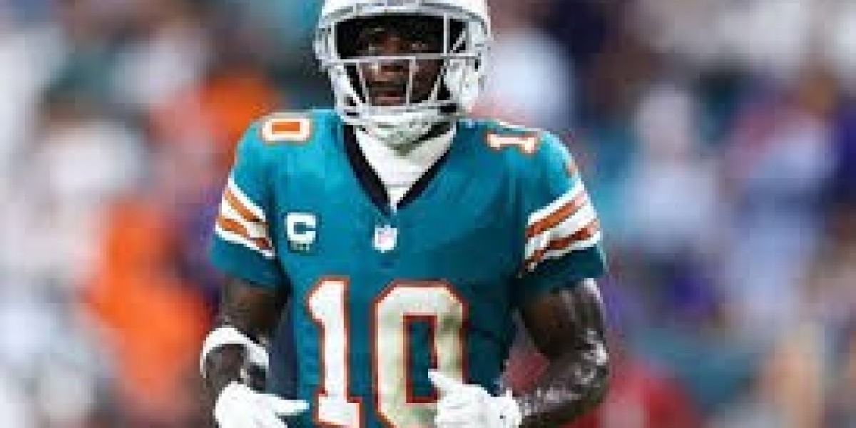 SCHEFTER: Steelers 'not needed'in the direction of exchange for Dolphins TE Jonnu Smith