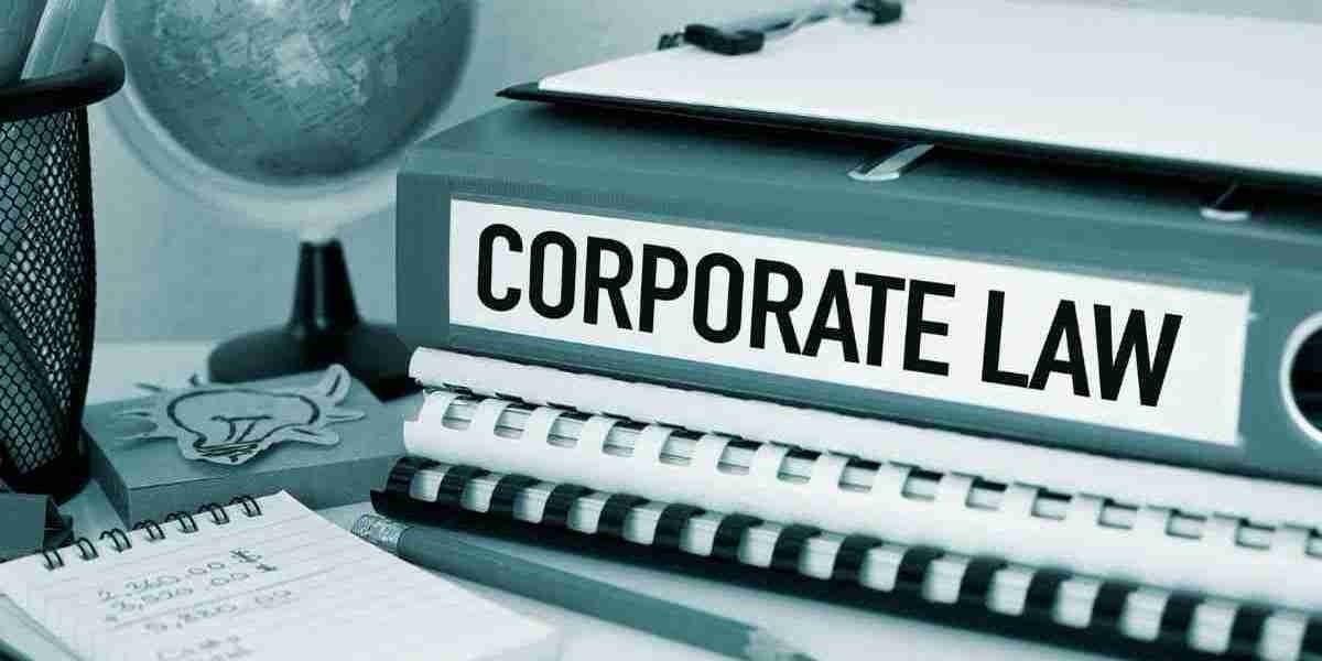 What Does a Corporate Lawyer Job in the UK Entail?