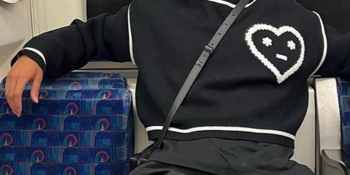 Carsicko Tracksuit looks shaped for quiet comfort