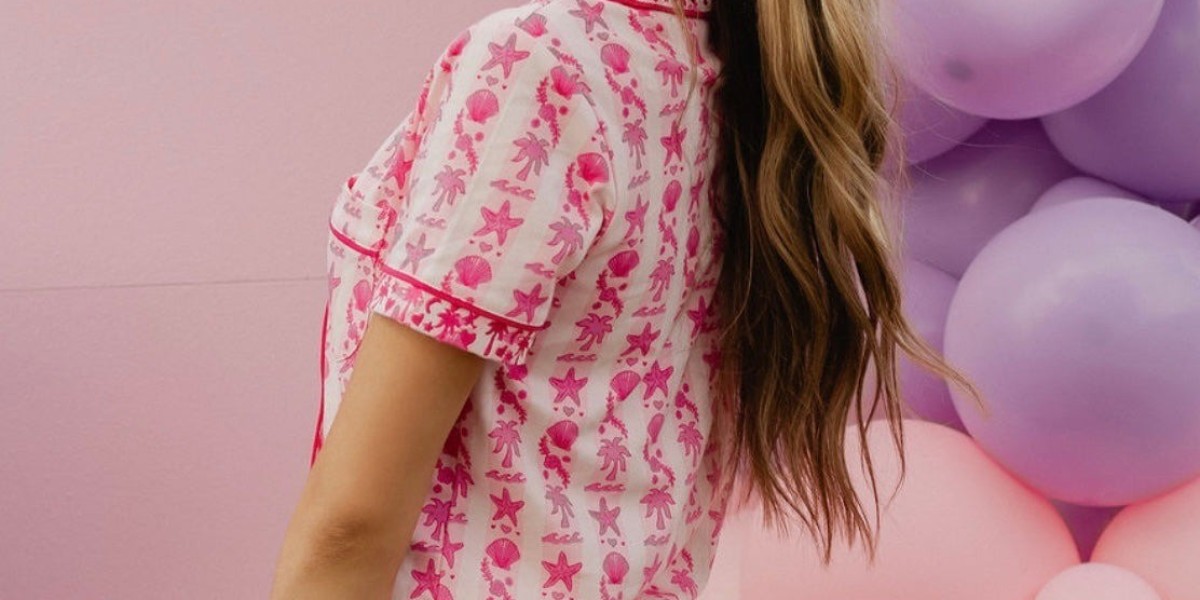 The Pink Palm Puff Hoodie: A Symbol of Streetwear Softness and Rebellious Expression