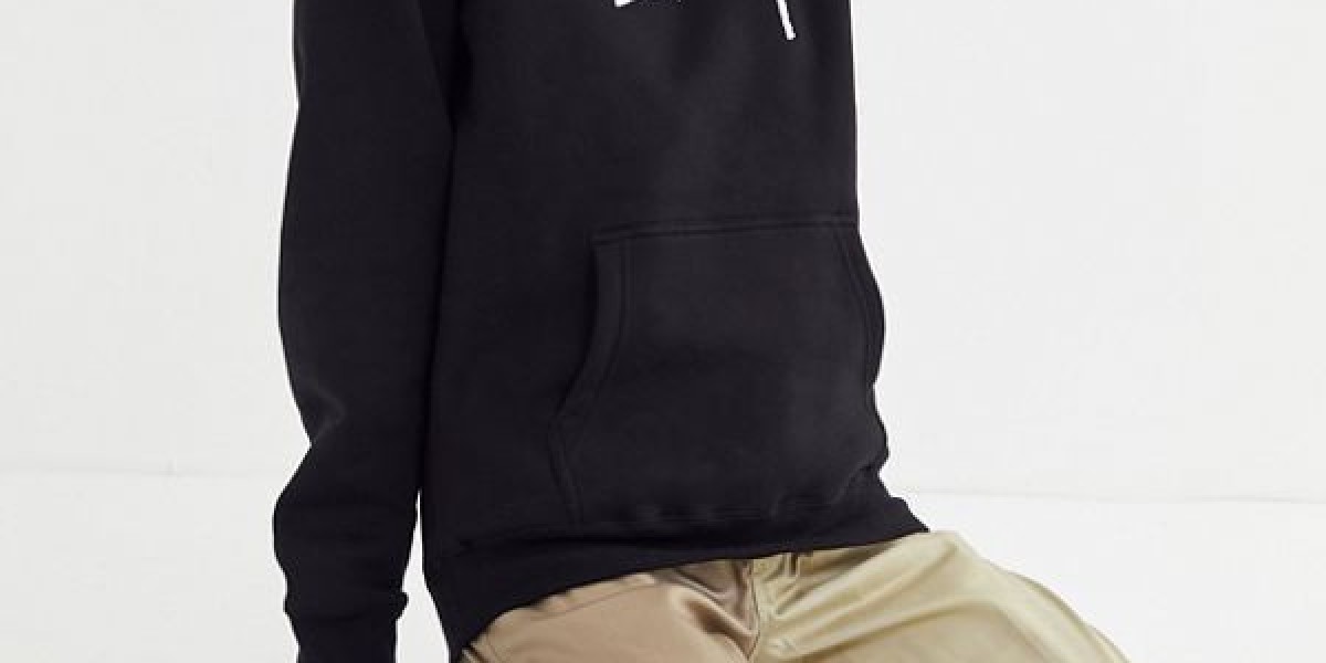 Holiday Glow: How Stussy Hoodie Lights Up Christmas Evenings