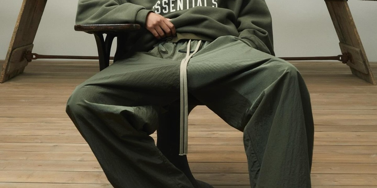 Essentials Sweatpants outfits that feel right every time