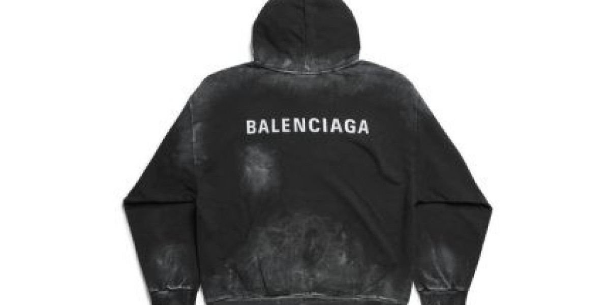 Collezione di Felpe Balenciaga: Stile Distintivo e Lusso Contemporaneo