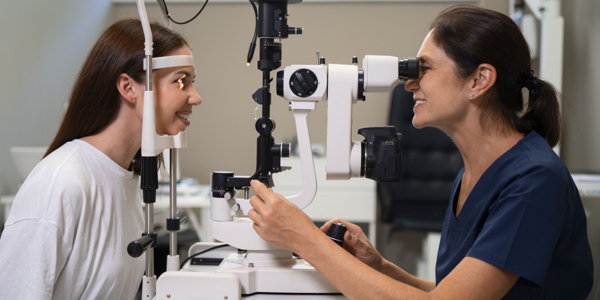 How Advanced Eye Measurement Devices Transform Screening Clinics