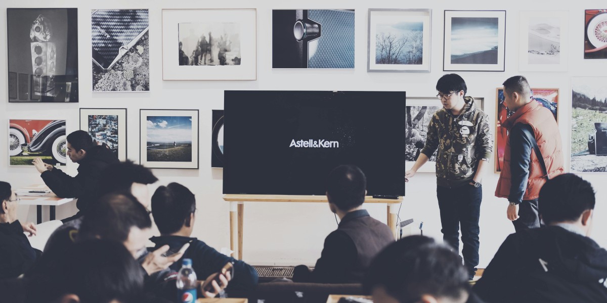 When should students seek professional research paper help?