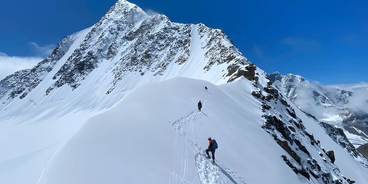 Harness the Power of the Himalayas: Elite Mountaineering Experiences in Nepal