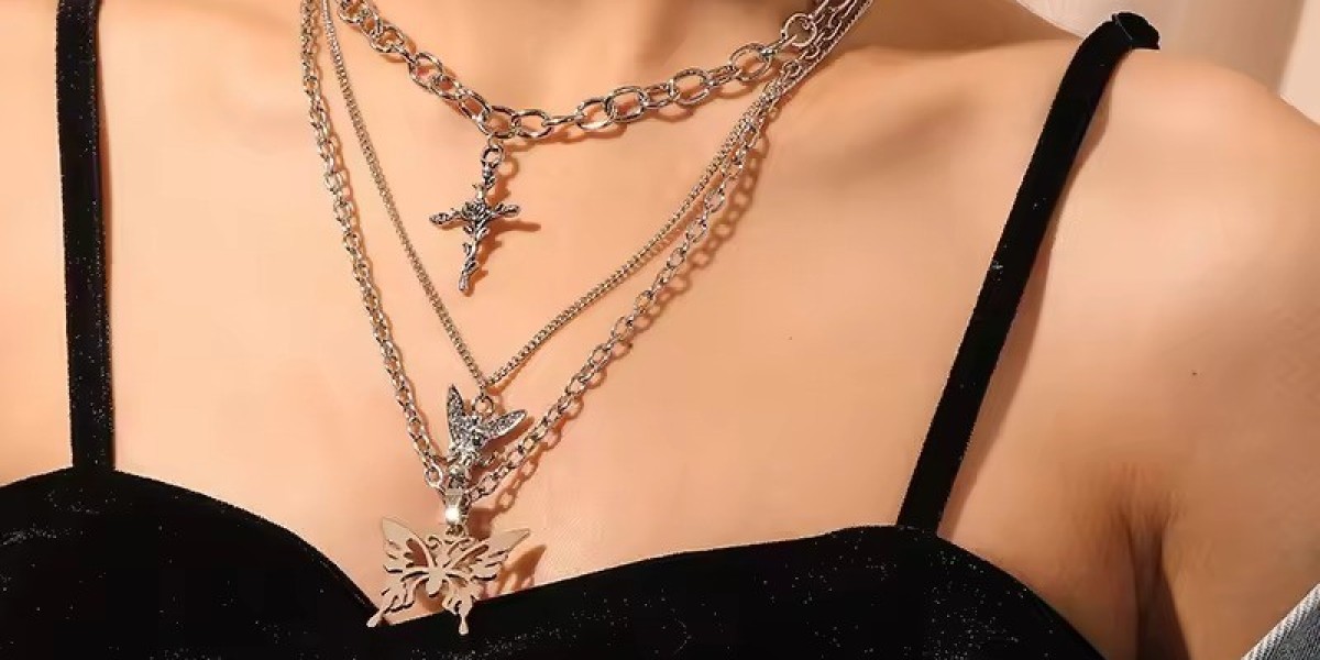 How to Style Chrome Hearts Glasses for Everyday Luxury