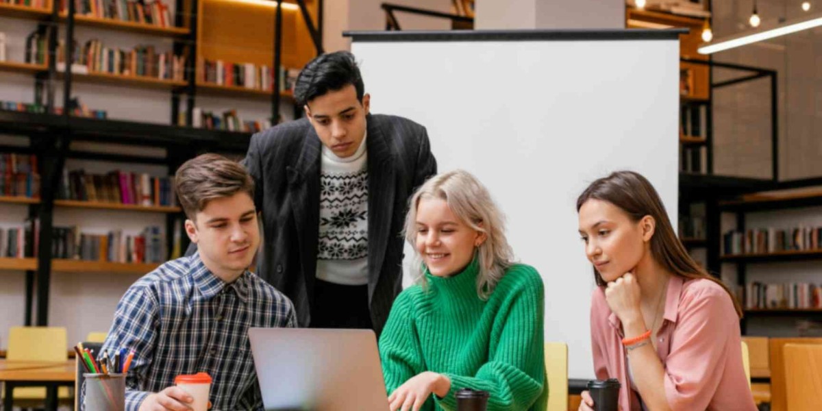 How Leadership and Management Courses Boost Decision-Making and Strategic Thinking