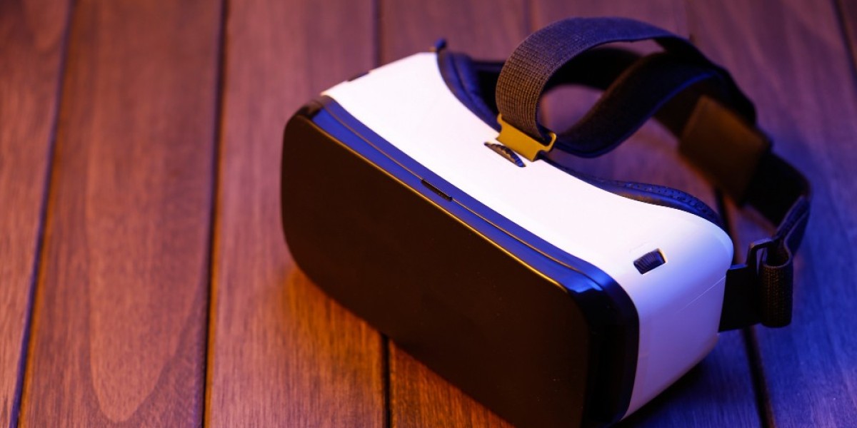 Why VR Headsets Feel Bulky and Distorted – Pancake Optical Module Solution