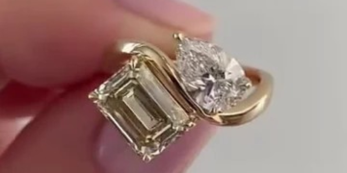 How to Choose an Engagement Ring on Any Budget