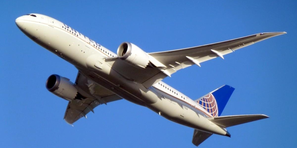 ¿Cómo puedo comunicarme con Qatar Airways?