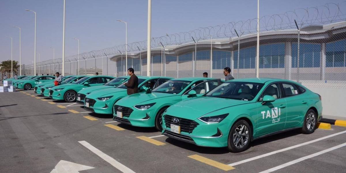 The 2026 Pilgrim's Journey: Medina to Makkah Taxi Guide