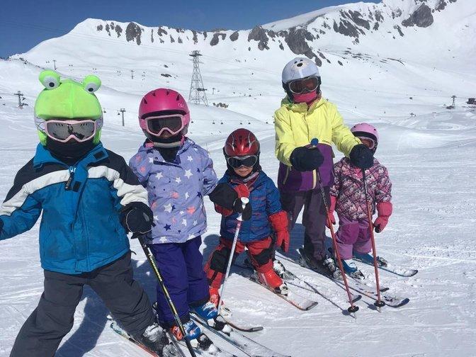 Responsibilities of a Ski Instructor Davos for Safer Skill Development | Articles | Tony Ski Davos | Gan Jing World - Technology for Humanity | Video & Movie Streaming