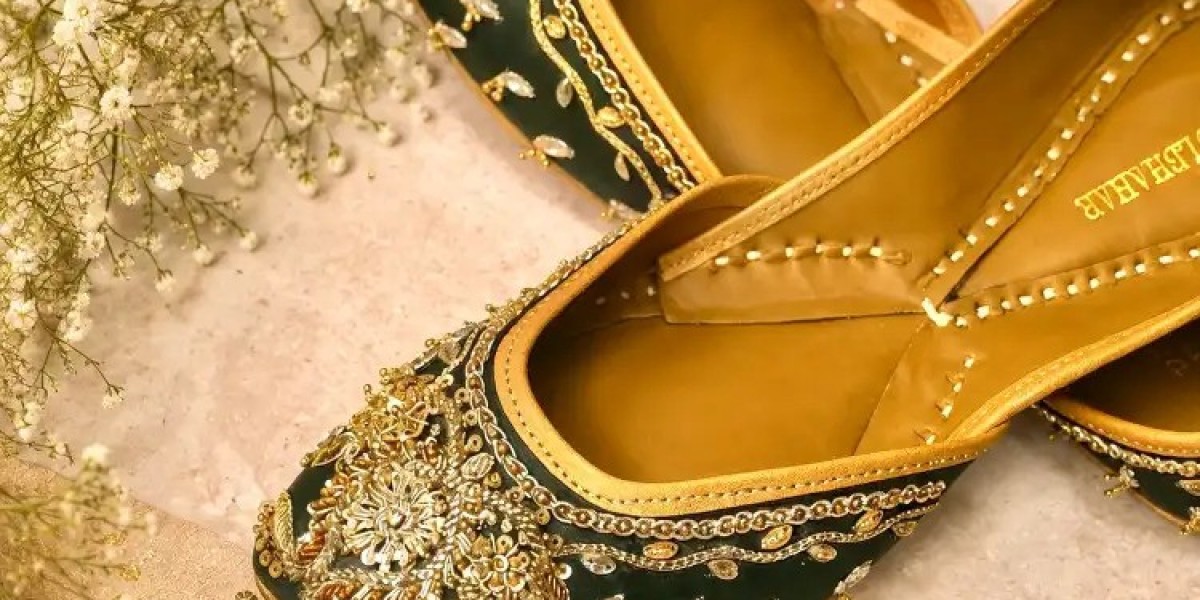 Wear Jodhpuri Jutti Ladies for a Timeless Ethnic Look