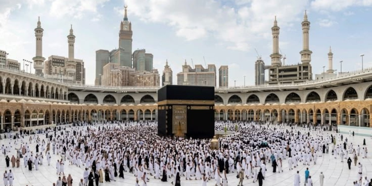 How Can a Travel Agency Improve Your Umrah Package USA? 
