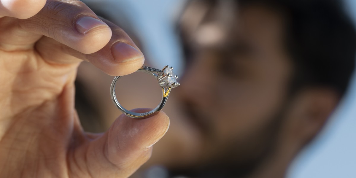 The Ultimate Engagement Ring Buying Guide for American Couples (2026 Edition)