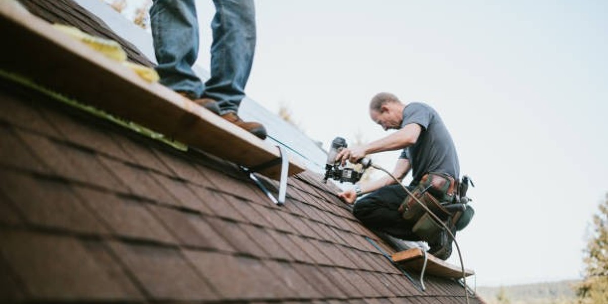 From Roof Inspection to Project Completion: Working with a Roofing Contractor in Seattle, WA