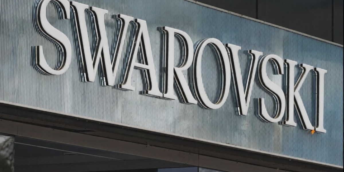 What Makes Swarovski Watches Stand Out in the Fashion Watch Market?