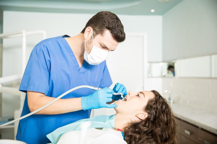 Teeth Whitening vs. Veneers: Which Cosmetic Option Fits You?