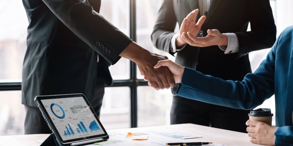 How Business Etiquette Training Improves Professional Communication