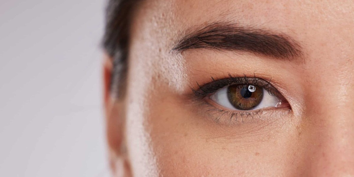 How Blepharoplasty in Islamabad Can Enhance Facial Balance and Expression