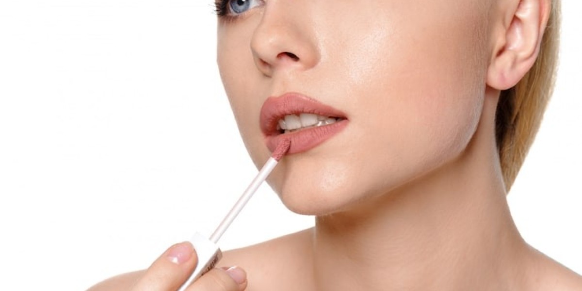 Clean Beauty Lip Gloss: A Natural Choice for Beautiful Lips