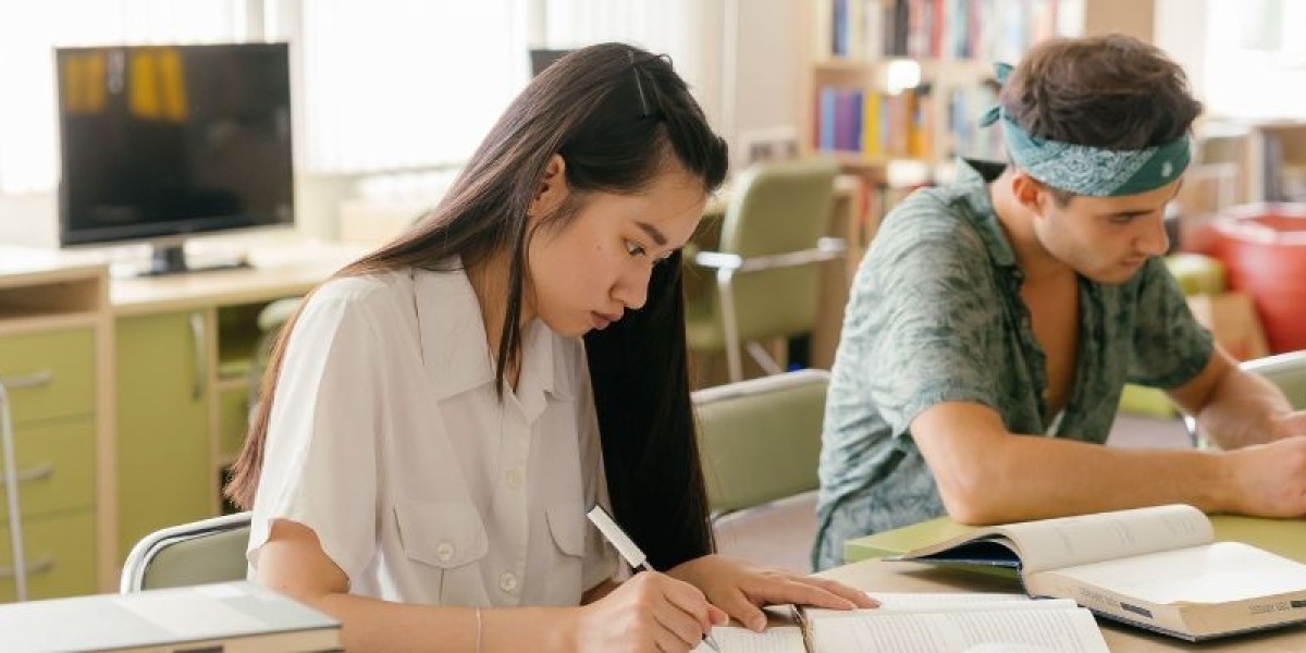 How to Write a Critical Analysis for a Pharmacology Assignment?