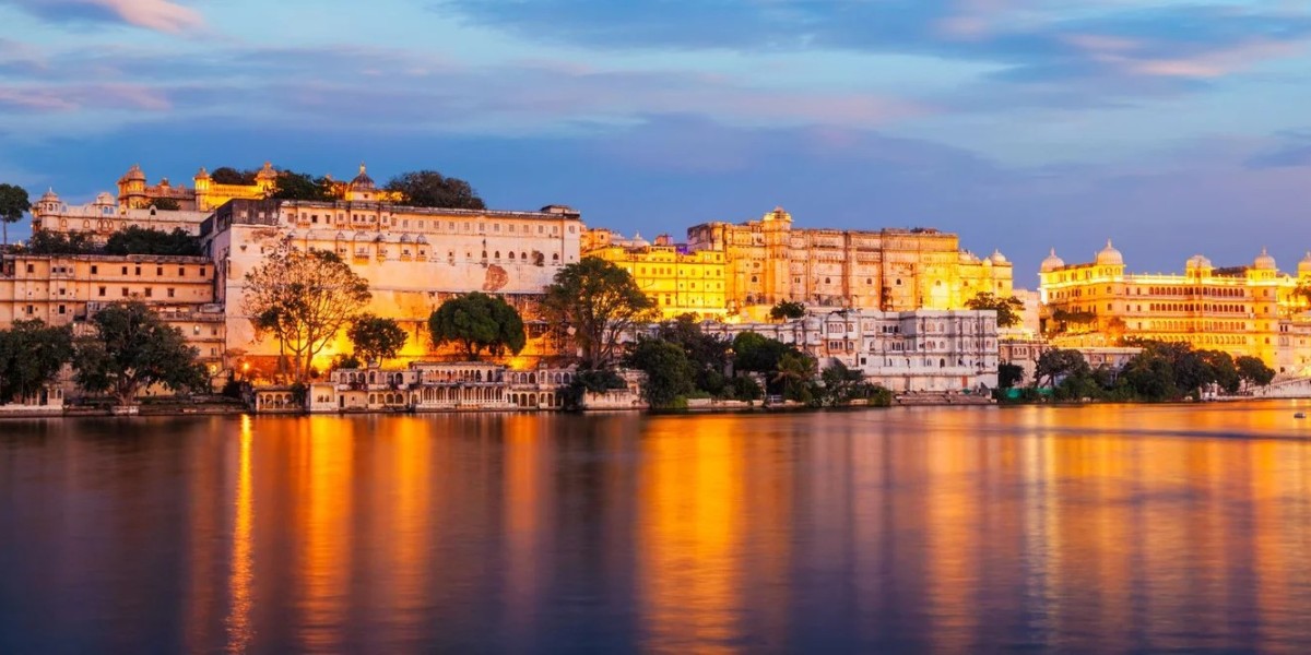 Udaipur to Delhi Tempo Traveller – Comfortable Group Travel Solution