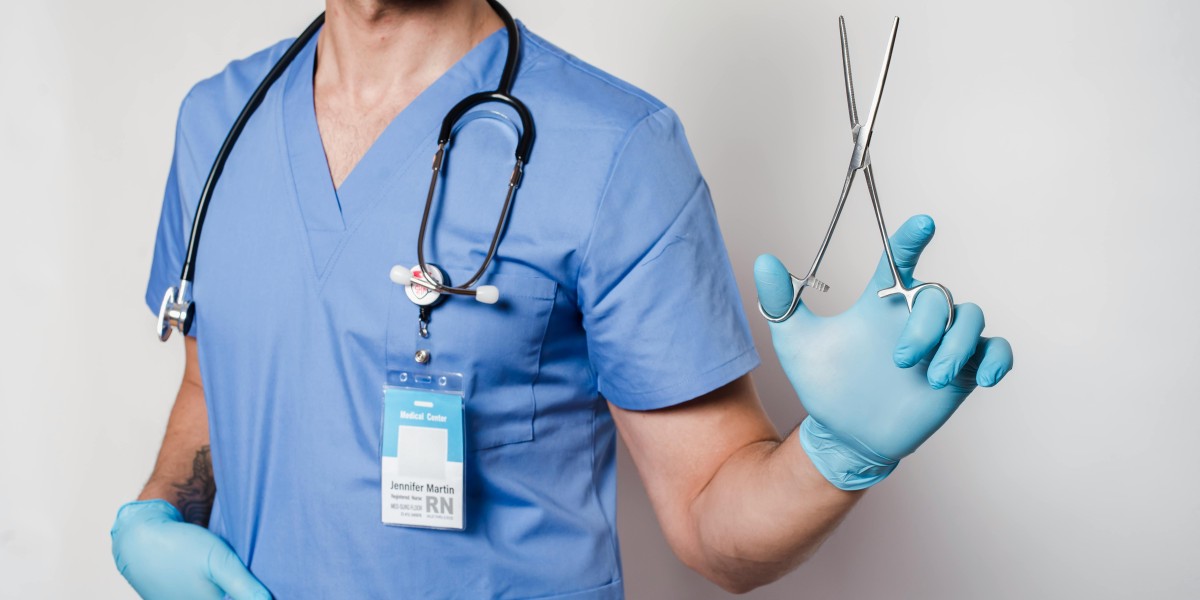 Reliable Scrub Tops for Men That Support Every Clinical Shift